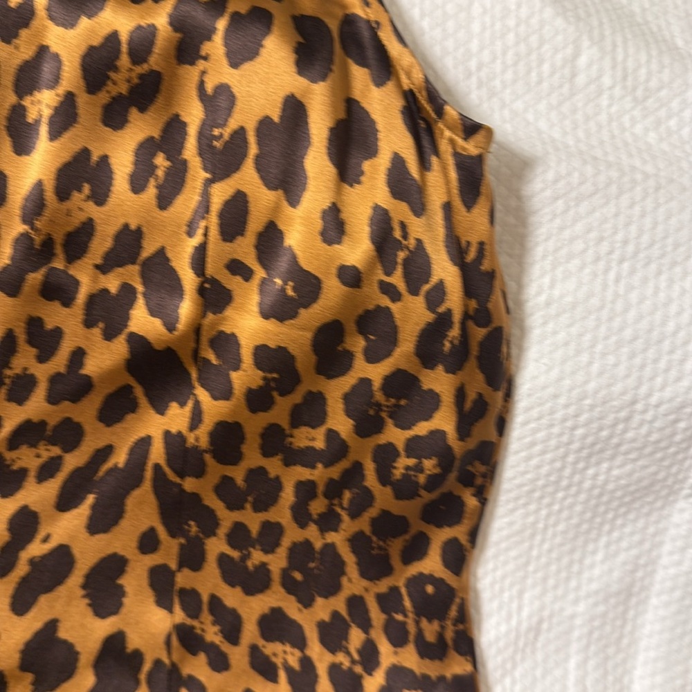 St. John Leopard Print Silk Blend Sleeveless Top Size Large - Picture 7 of 9